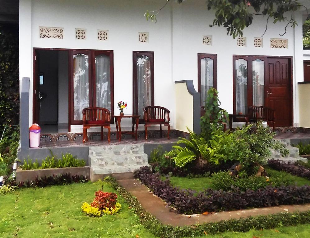 Munduk Aris Homestay And Warung Made מראה חיצוני תמונה