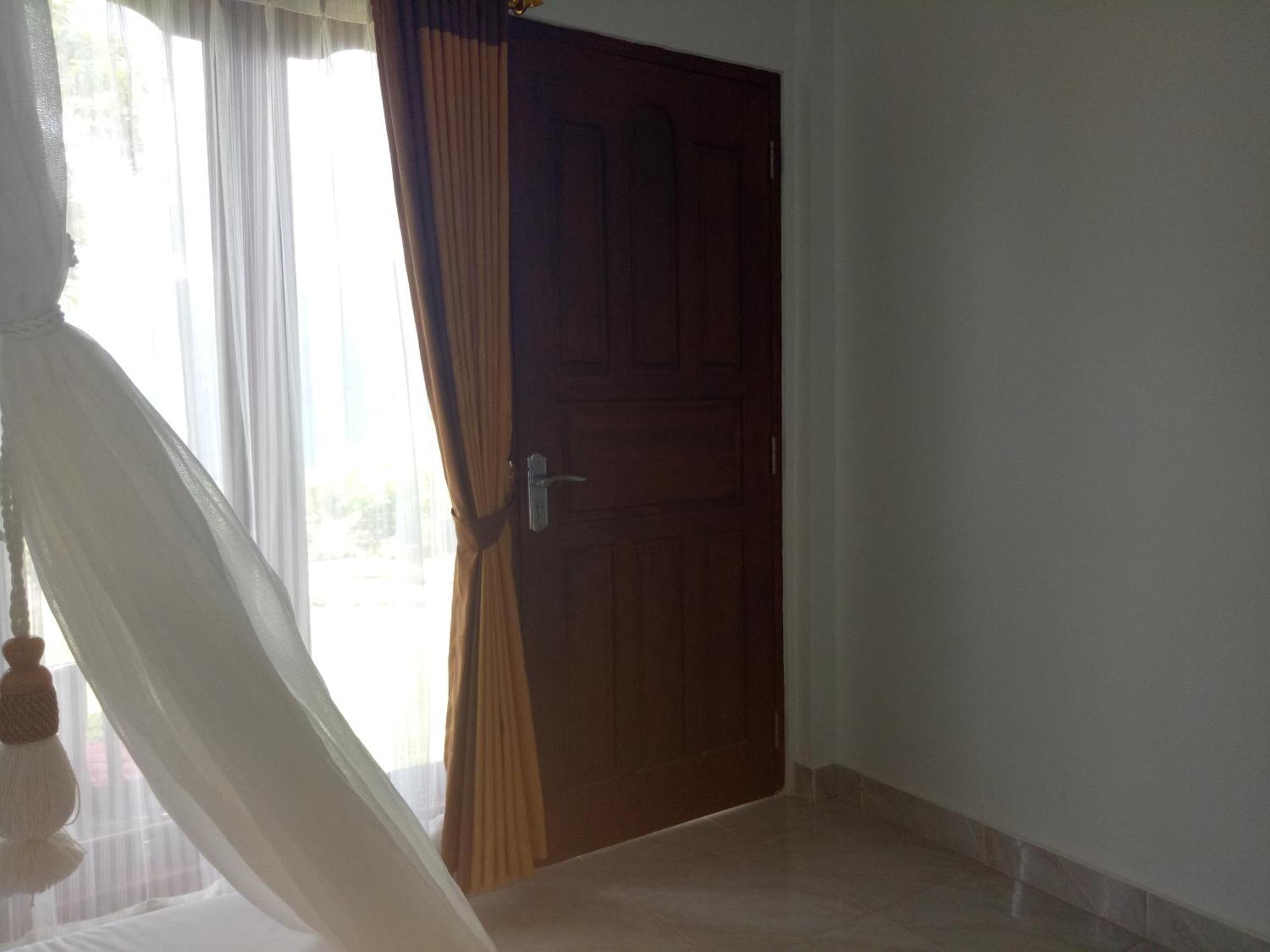 Munduk Aris Homestay And Warung Made מראה חיצוני תמונה